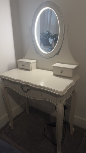 White dressing table - with, led